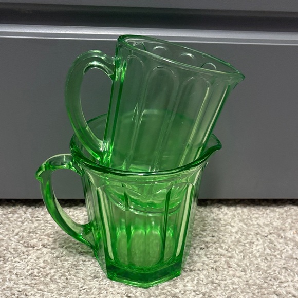 Vintage Hazel Atlas Green glass pitcher set of 2 ribbon pattern paneled design - Picture 7 of 16
